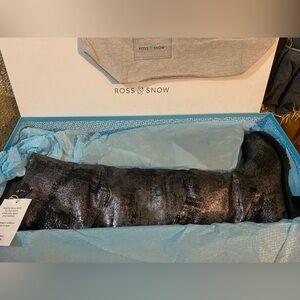 Ross & Snow Black Metallic Boots
ELENA SP
FUR LINED
BRAND NEW IN BOX